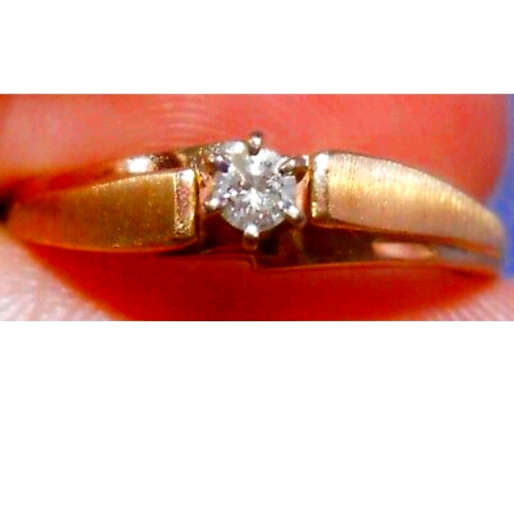 Engagement Ring 10k solid gold,¼c Diamond